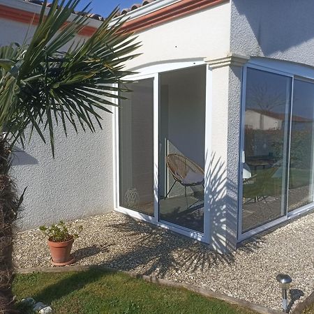 Chambre D'Hotes Les Joncs Brax  Exteriör bild